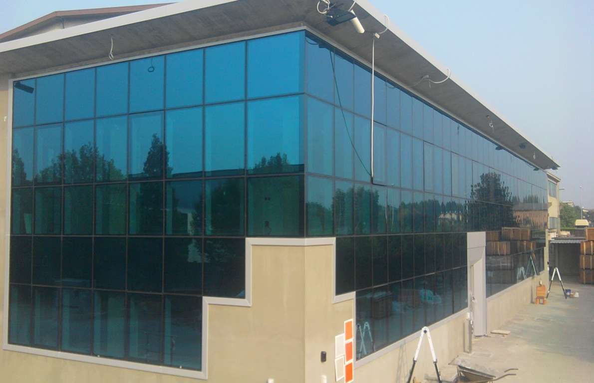 Swiss Pro Multiservice Ticino installazione serramenti parapetti in vetro metalli protezioni solari pavimenti parquet cartongesso metalcostruzioni facciate continue leader di settore